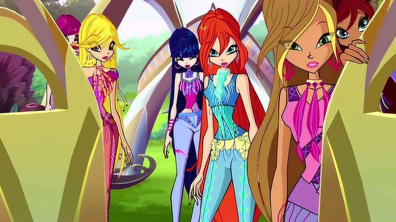 魔法俏佳人7芙洛拉的爸妈在给麦基狼治病