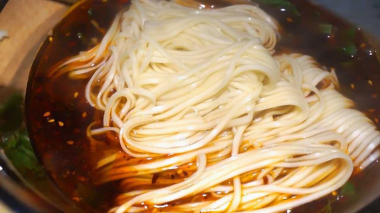 煮面条,先加盐还是先煮面?“少有人”做对,难怪面条又粘又干_高清1080P在线观看平台_腾讯视频