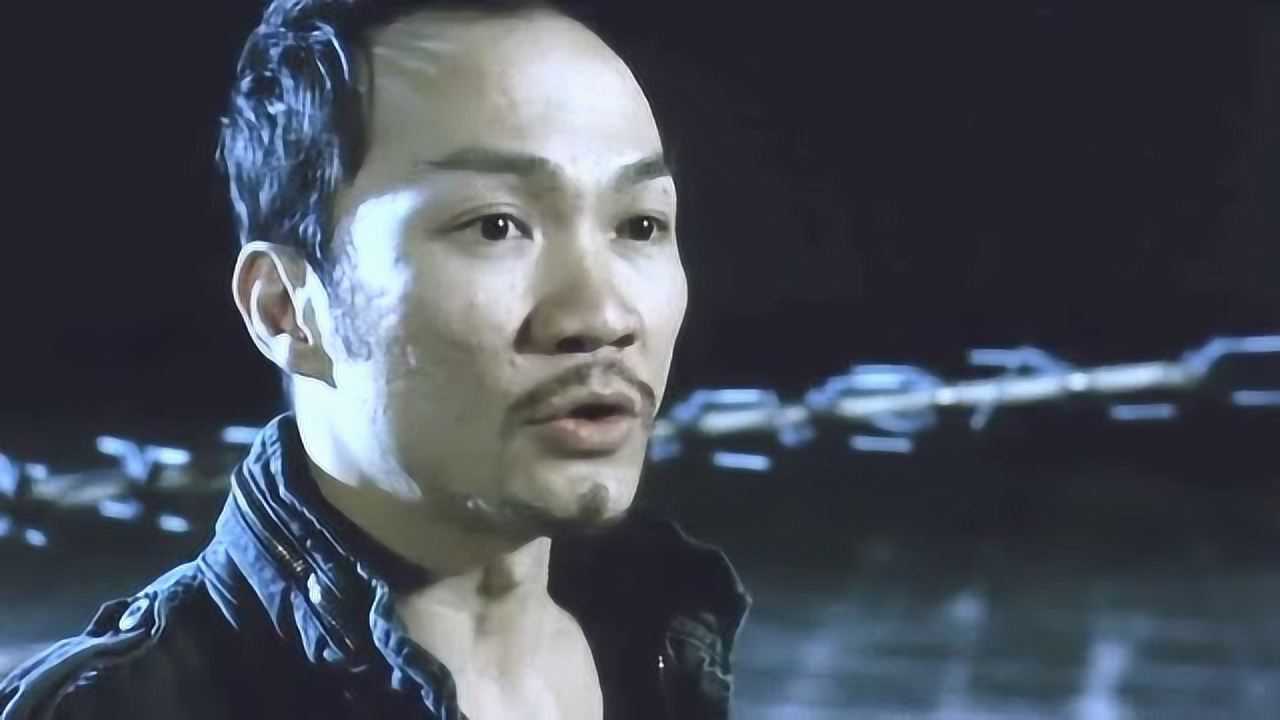 鬼眼刑警发现天台有人乱摇电线上楼的那刻发现是杀人王