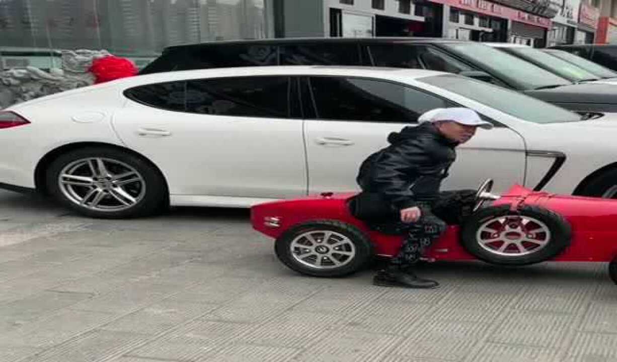 潘长江的专用座驾,和他的身高很匹配啊