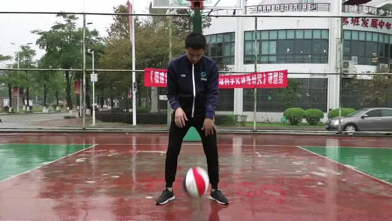 中班第11节原地左右手拍球_腾讯视频