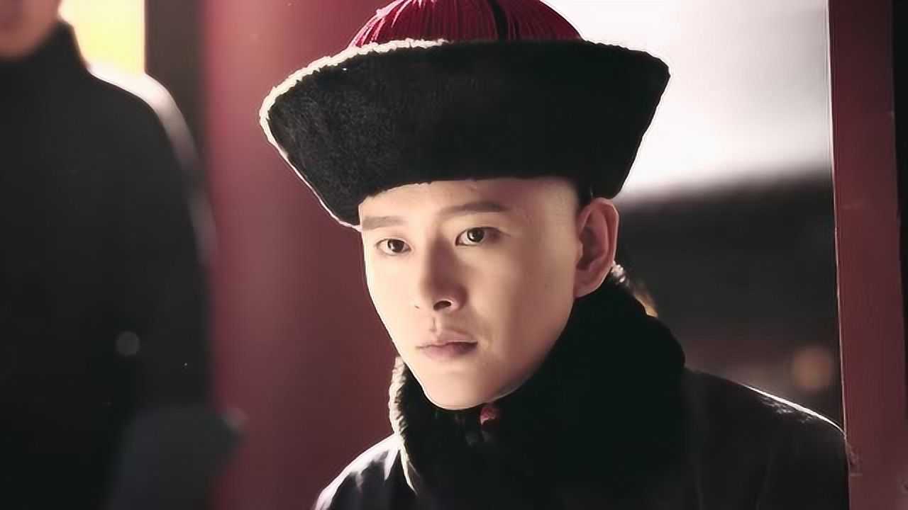 如懿:惢心想为李玉卷起袜子,李玉害羞就自己动手卷袜子!