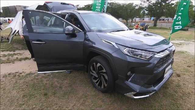 2019款丰田RAV4,近距离看到内部空间,给个不买的理由