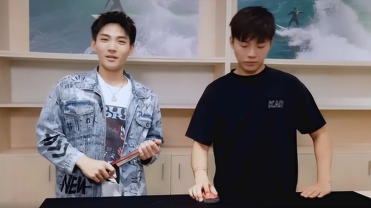 来自创造营,高嘉朗和李鑫一的东北二人小剧场,画面不忍直视