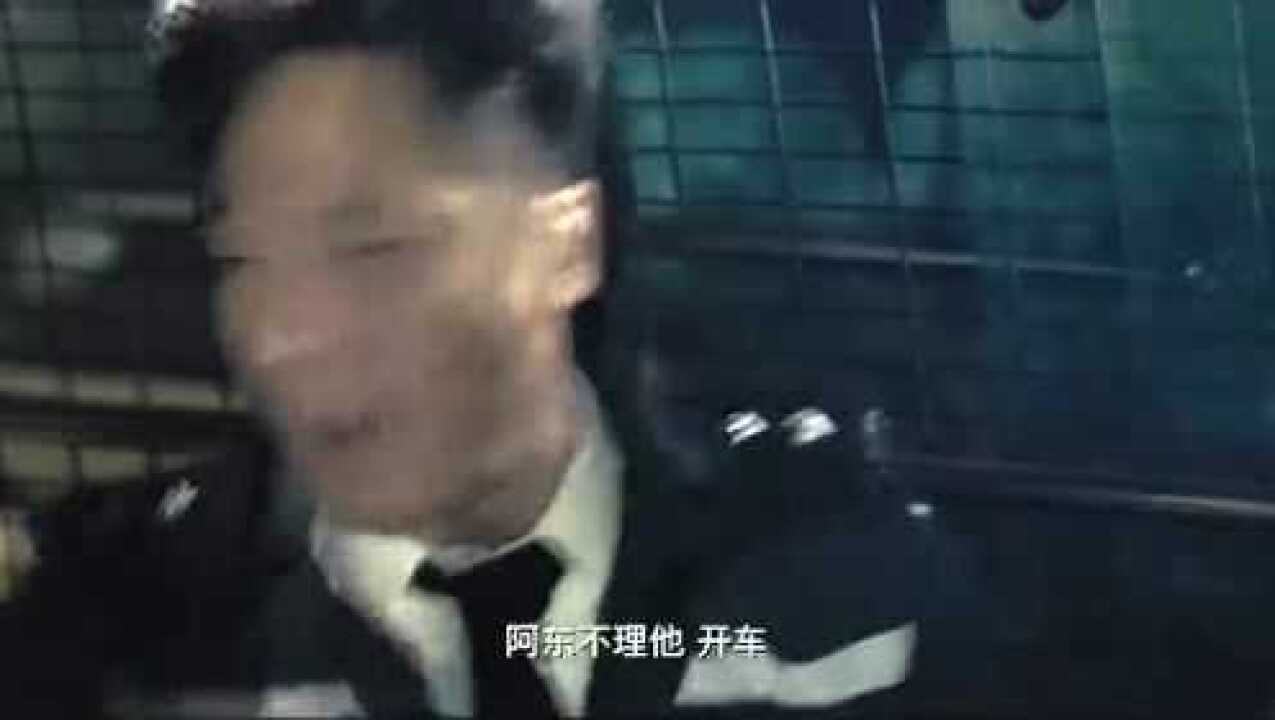 两人争吵激烈手枪相向，小女孩一句“我想尿尿”，世界安静了！_高清