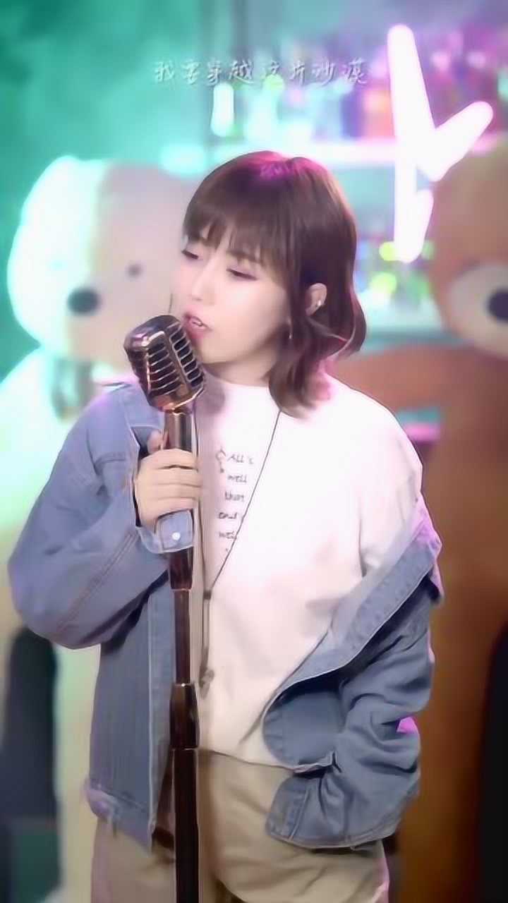 这是我见过唱《沙漠骆驼》最帅气最好听的女生