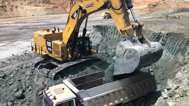 JCB推重型涵管及排水沟安装JCB工作视频