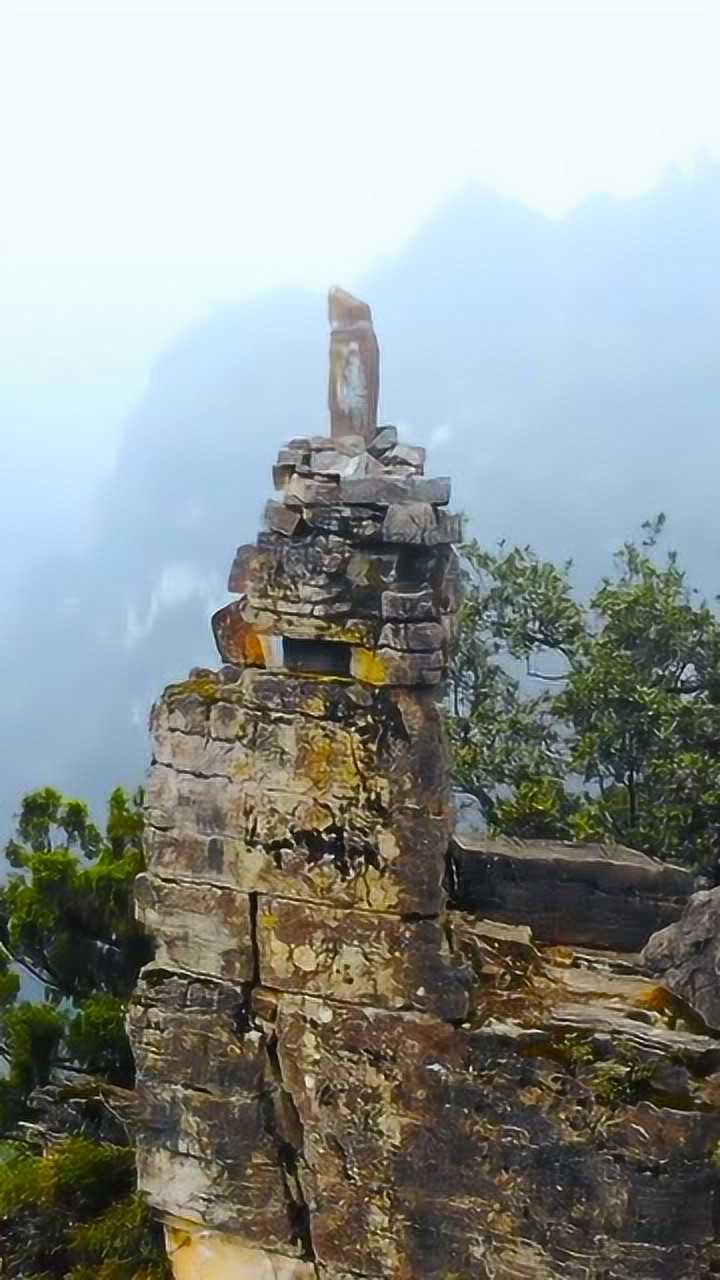 贵州一座神奇的石山上有尖尖的石头,不知道怎么出现的奇迹!