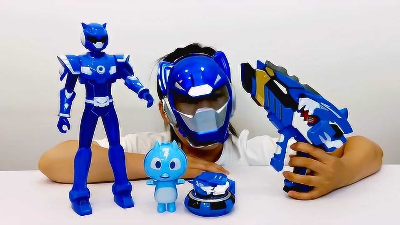 最强迷你特工队x玩具,弗特带暴风机关枪帅气变身