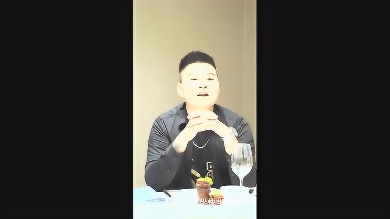 宏楠视频:哥们兄弟在一起商讨事,气氛很紧张,兵戎相见