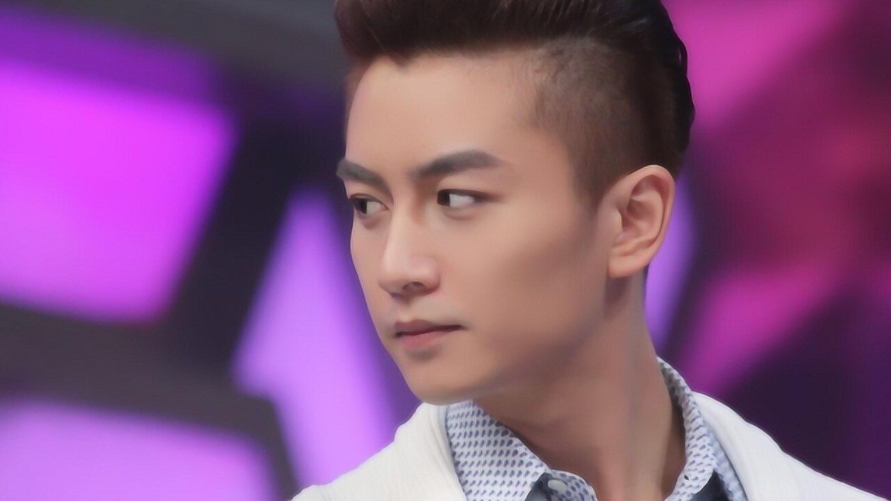 霸道总裁式笑容!陈晓表情多变,笑起来令人沉醉