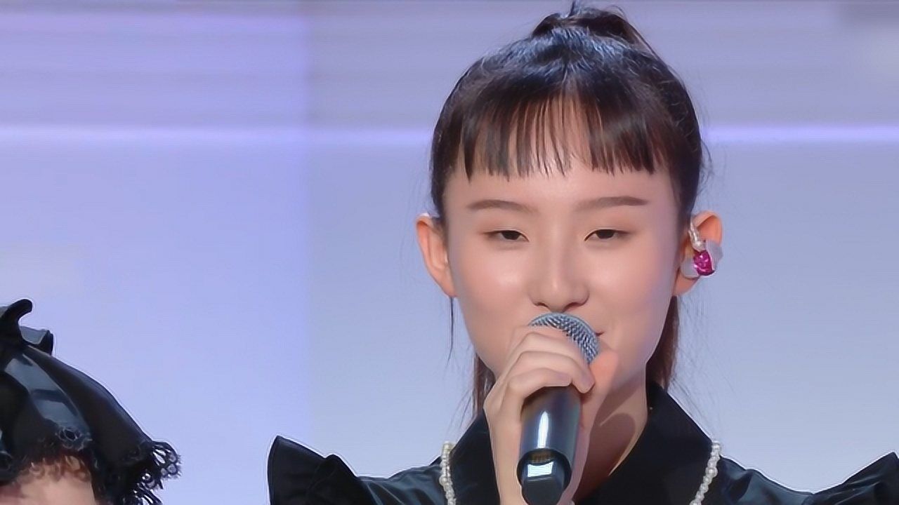 明日之子李泽珑给张钰琪拍照大片既视感看张钰琪的眼神杀