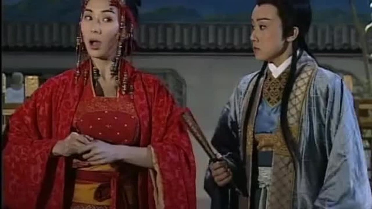 假小子从小到大没穿过女装，谁知穿上女装太惊艳，直接看呆好兄弟_高清