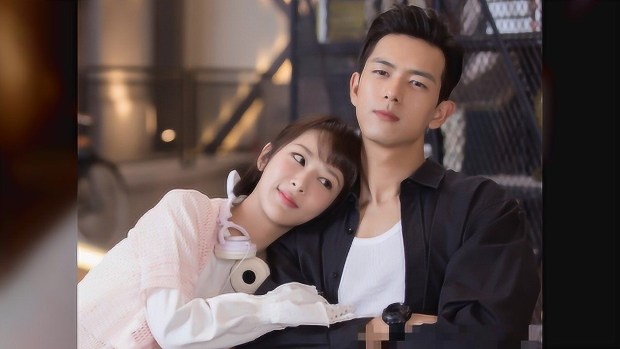 李现,邓伦同上《快本》,看到两人的笑脸,网友:被杨紫带跑偏了