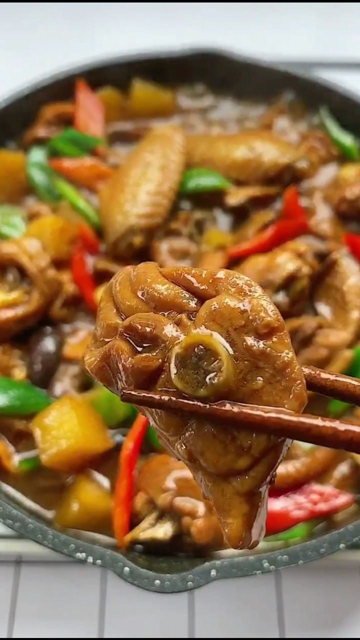 自己在家做红焖鸡,可好吃营养又健康.