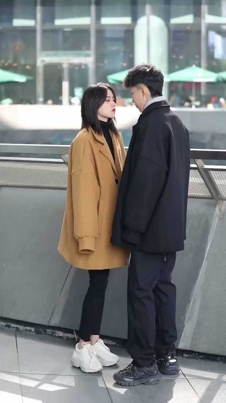 大牛和马总当街秀恩爱,这画面感扑面而来