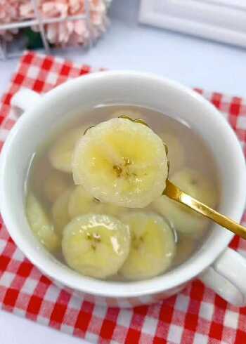 香蕉冰糖这样炖有止咳化痰的效果适合六个月以上的宝宝