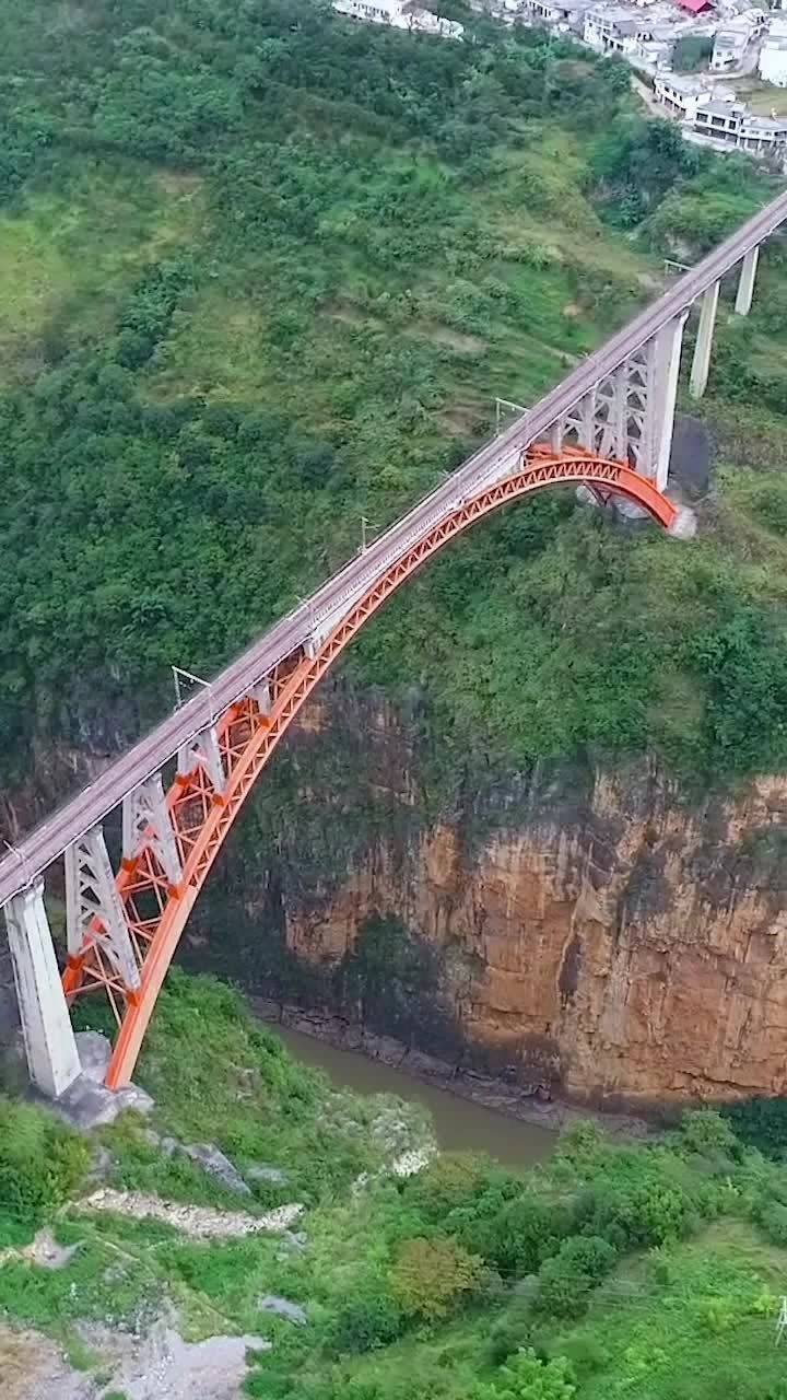 中国第一铁路高桥水柏铁路北盘江大桥施工环境极为恶劣