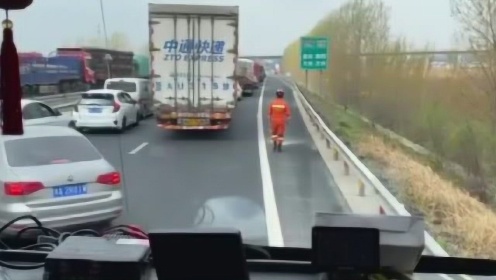 许广高速6辆货车发生连环追尾事故 许昌市消防救援支队迅速处置与救援
