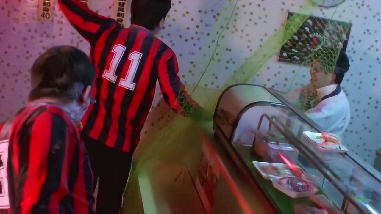 生化寿尸阿来为了保护细卷与众多丧尸拼死搏斗