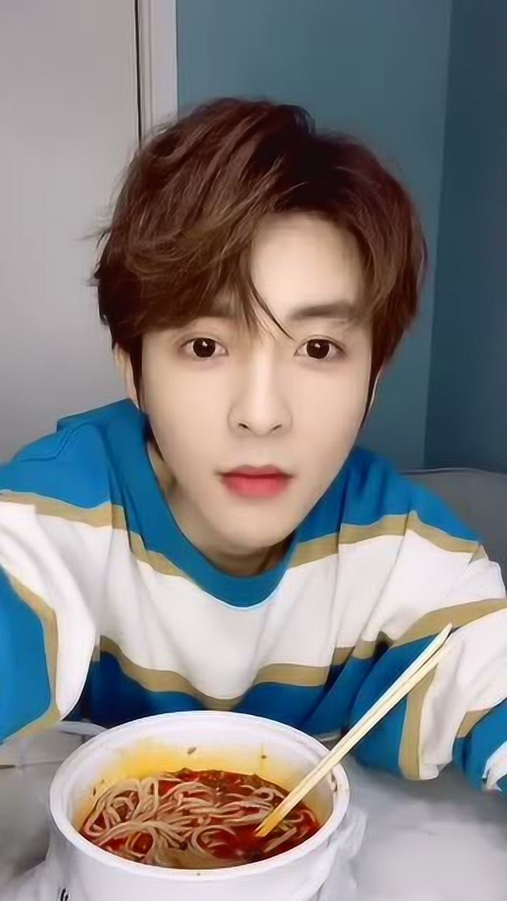 管栎超话管栎人美心善小可爱20200408