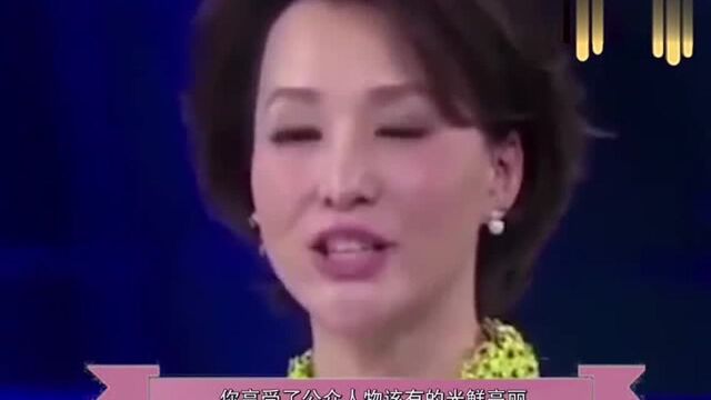 邓亚萍晒护照力证儿子不是法国国籍,董卿也敢这么做吗