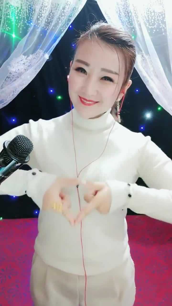 歌美人也漂亮气质的女人唱歌很好听很有韵味