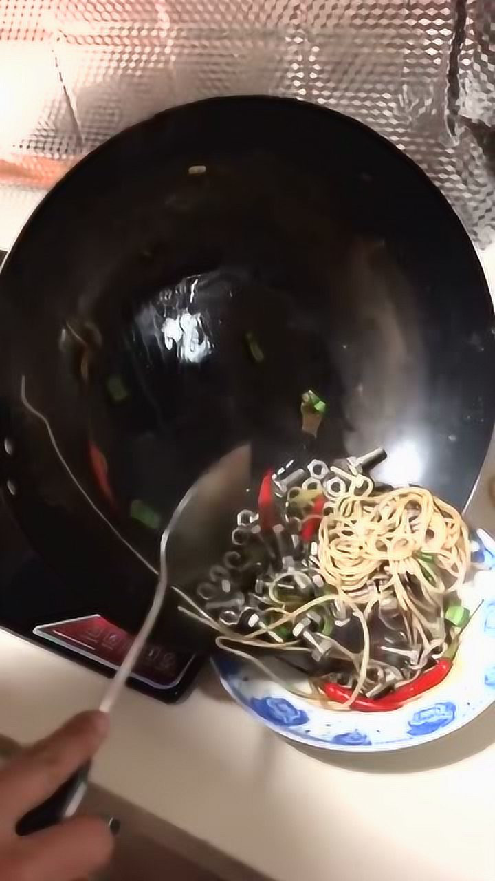 今天丈母娘来了非得让我给她做道硬菜就问这螺丝粉够硬吗