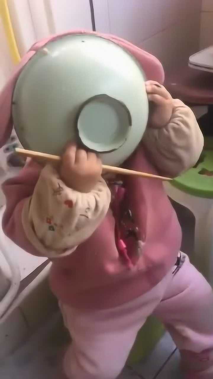 自从买了这个大碗宝宝吃饭就成了这样这表情简直萌翻了