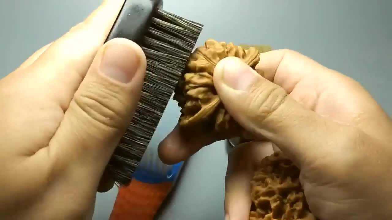 文玩核桃如何做好前期打底这三把刷子缺一不可听完真是涨知识