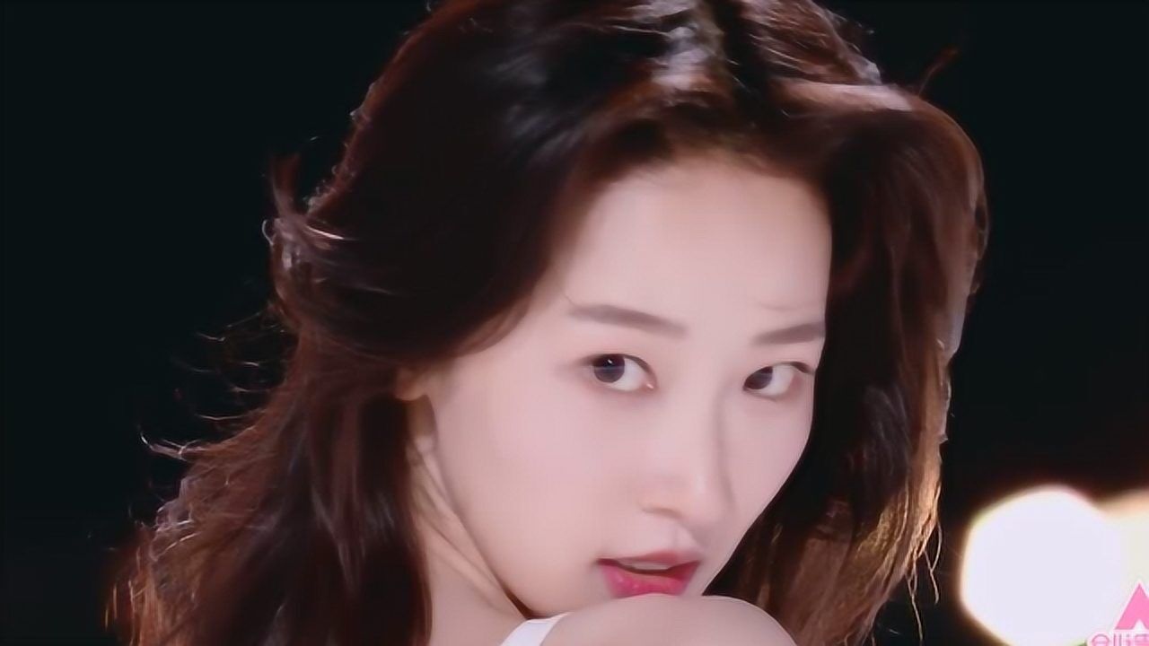 创造营2020:许潇晗舞蹈结束后的眼神太迷人了