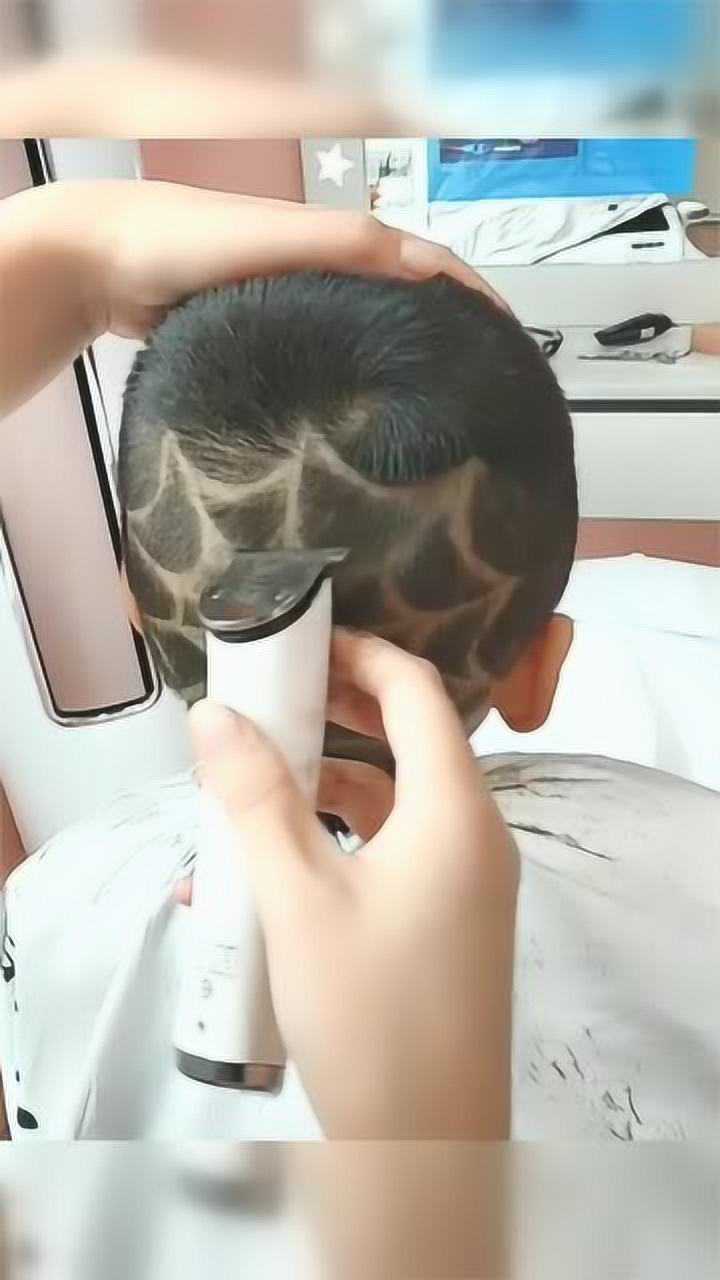 蜘蛛网发型教程,男孩一般都喜欢的发型,超级酷