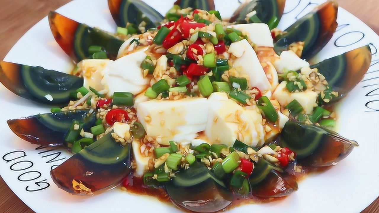 凉拌皮蛋豆腐,好吃在于料汁怎么调,教你这样做,味道和饭店一样