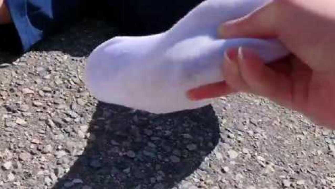 疫情下的日本，街道上一尘不染，小孩穿白袜走路也不会脏！_腾讯视频