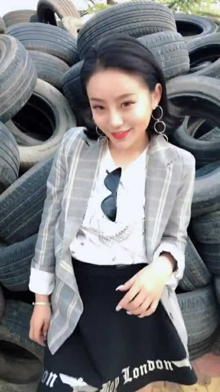 我这是瞬间从一个美女变成了东北二人转演员
