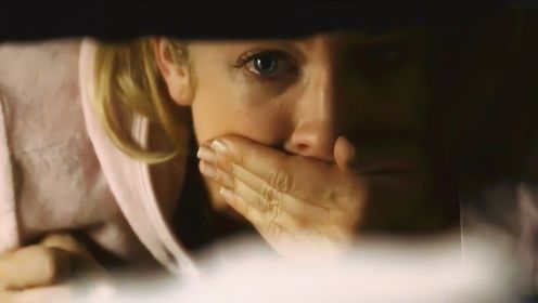 惊悚片：女孩躲在床底，目睹母亲遇害，成了一生阴影