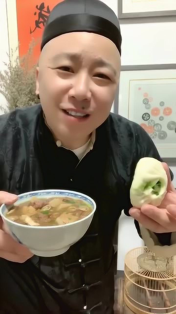 包子就吃韭菜馅,真是盖了帽了,我的老北鼻