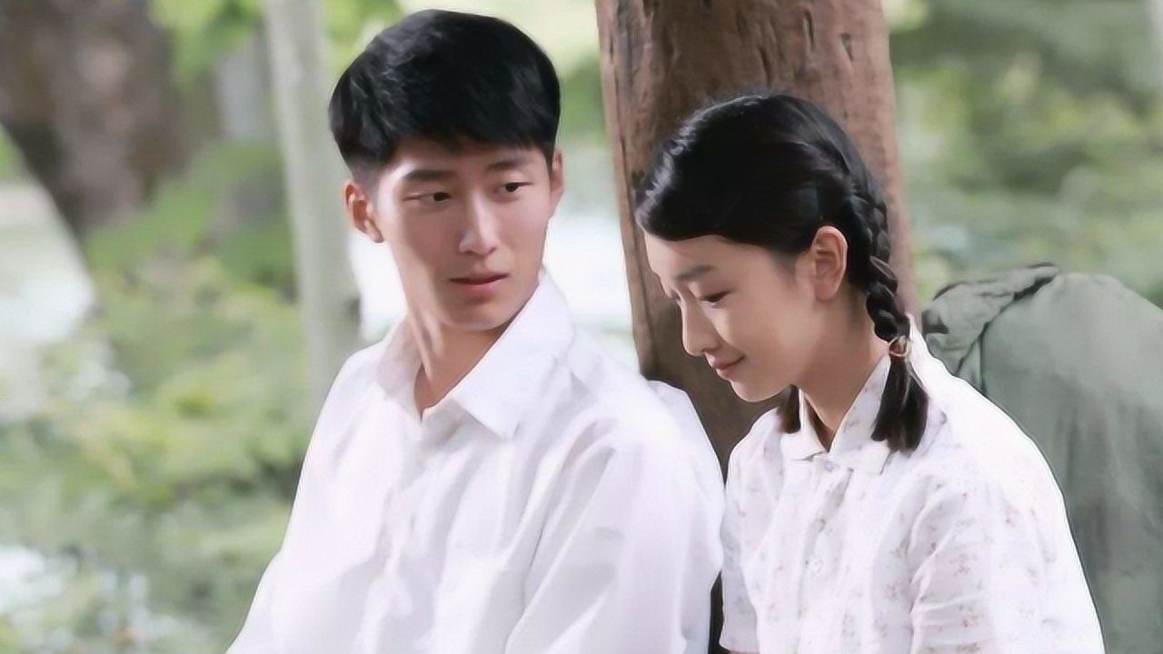 《山楂树之恋》幕后,周冬雨反驳张艺谋说,你身上才蹭上屎了呢