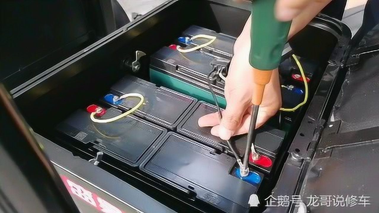 电动车电池如何接线,如何固定
