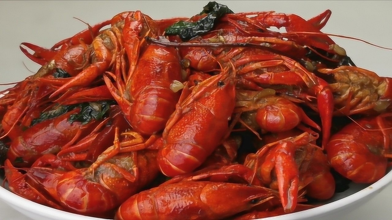 夏天天气炎热,又是小龙虾上市季节,教你五香小龙虾家常的做法