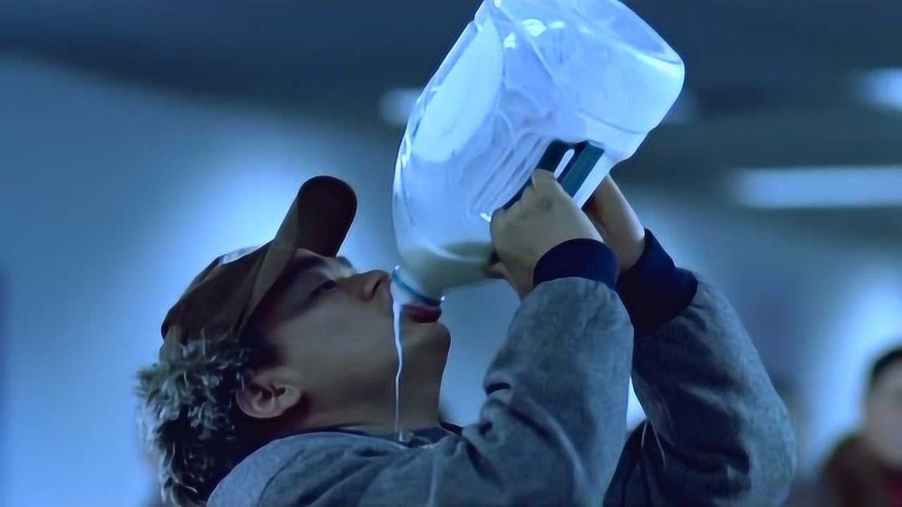 人在囧途王宝强的绝活可不止喝奶捣乱救人样样精通
