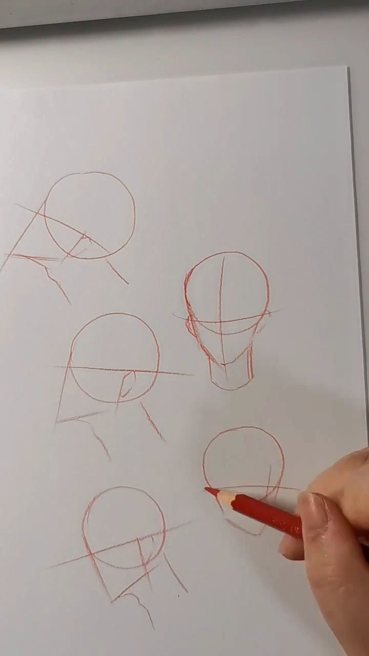 画人物头部最好的方法是用辅助线,这样能让你更完美的构型