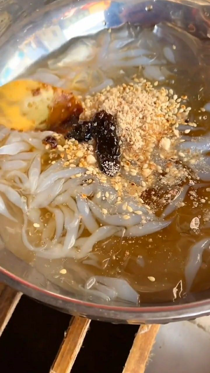 云南夏季必备的木瓜凉粉,冰冰凉凉,解暑开胃!