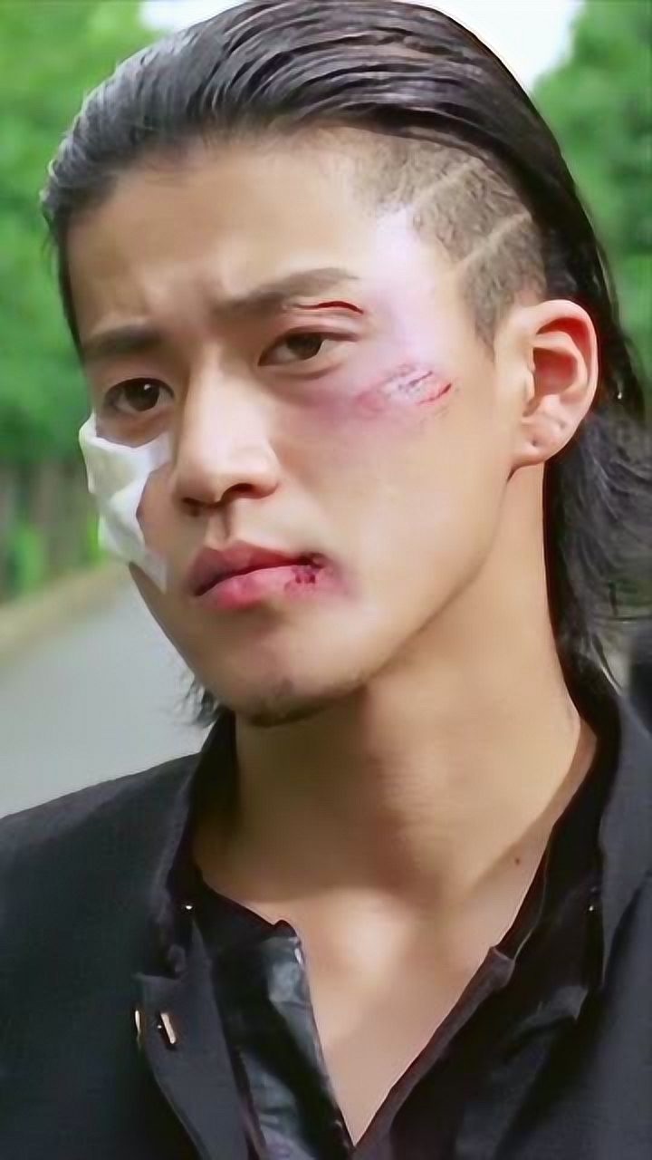 电影《热血高校》,痞痞帅帅的样子,当初还刻意模仿了好久