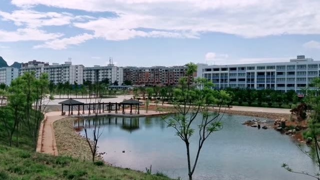 云南文山最高学府文山学院新校区你没有见过的人间仙境
