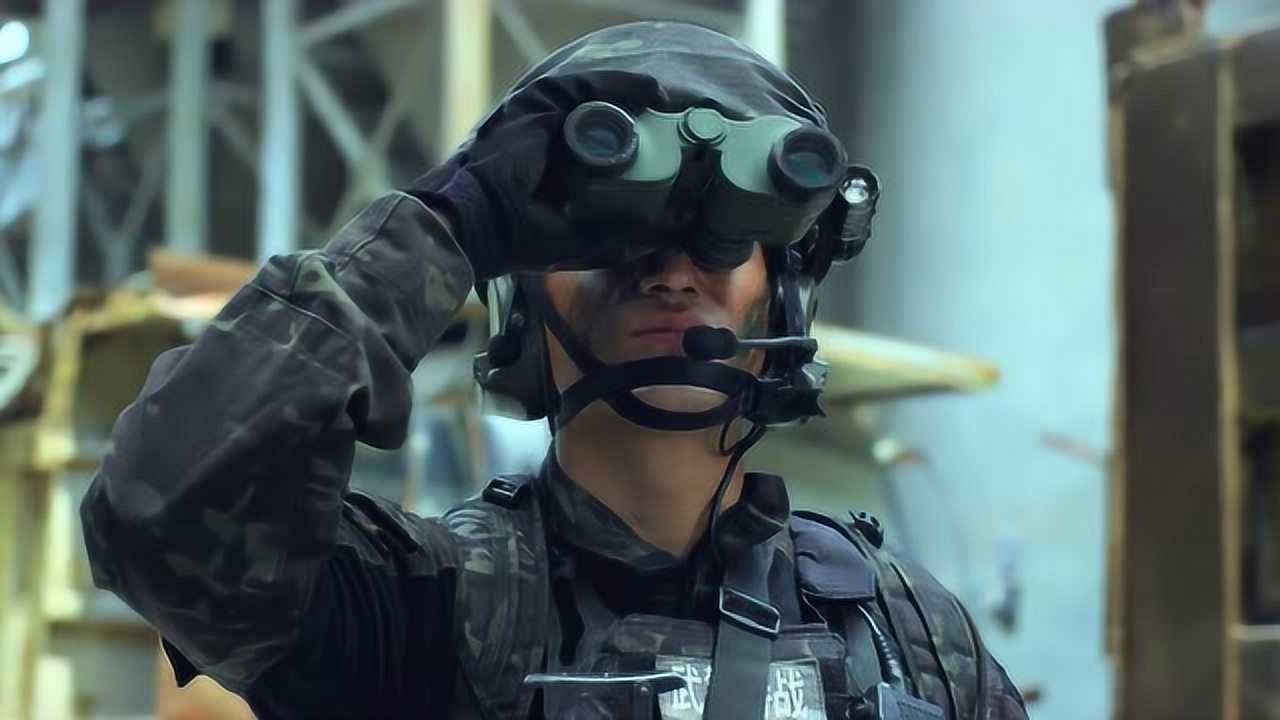 利刃出击:高科技作战,特警队用无人机找狙击手,竟真的抓到