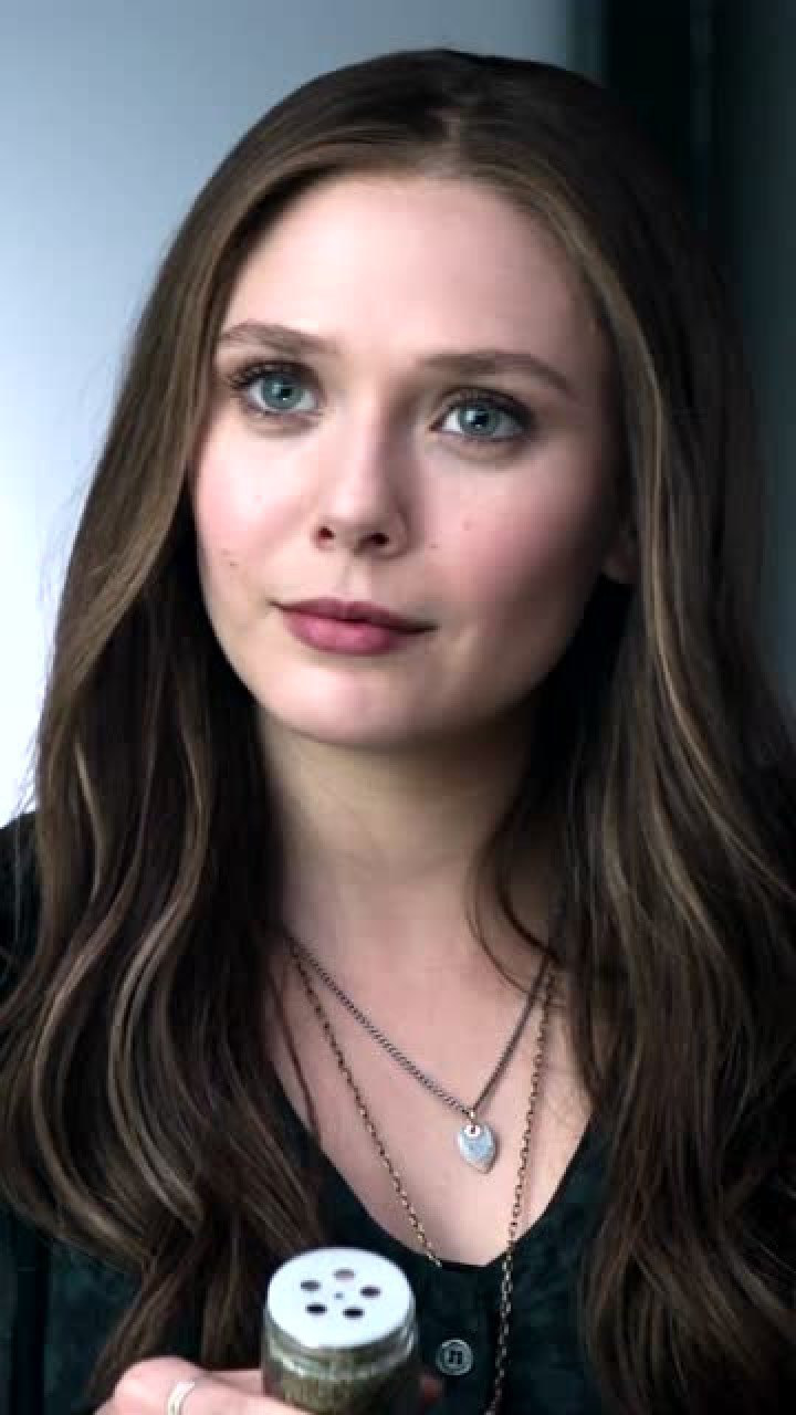 绯红女巫奥妹她的颜值还是很高的水灵灵的大眼睛很美