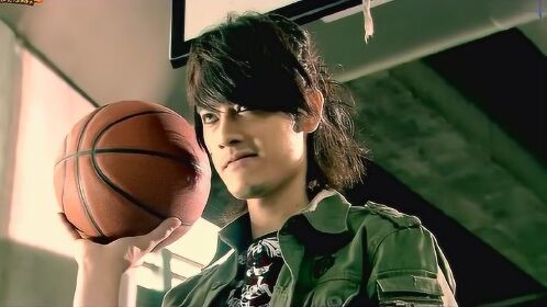 篮球火:感受残 无规则式的街头篮球打法