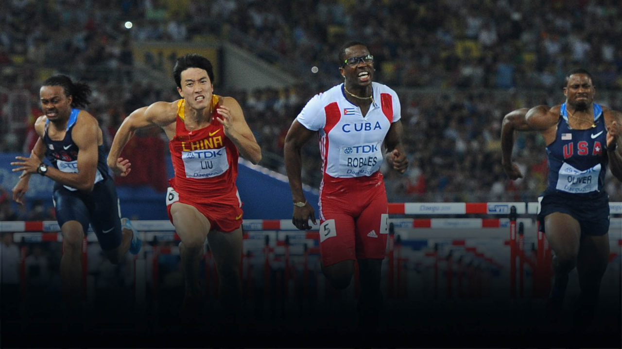 刘翔捐赠大邱世锦赛跑鞋,曾遭遇罗伯斯打手干扰,遗憾无缘金牌