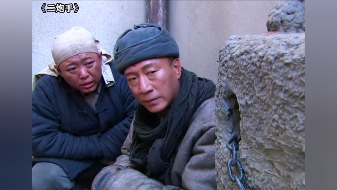 二炮手:神枪手用望远镜爆改八倍镜,没想到竟是连长宝贝